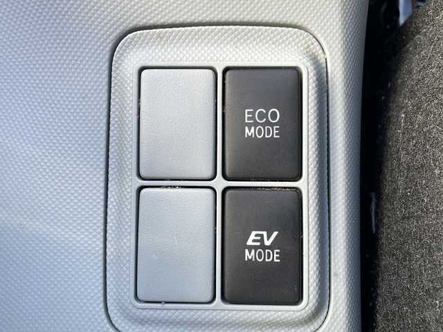 トヨタ アクア S 岩手県 2013(平25)年 7.2万km ライムホワイトパールクリスタルシャイン 純正メモリナビ/AM/FM/CD/DVD/Bluetooth/ワンセグTV/バックカメラ/ETC/衝突被害軽減ブレーキ/横滑り防止装置/オートライト/スマートキー/プッシュスタート/電動格納ミラー/純正15インチAW/取扱説明書