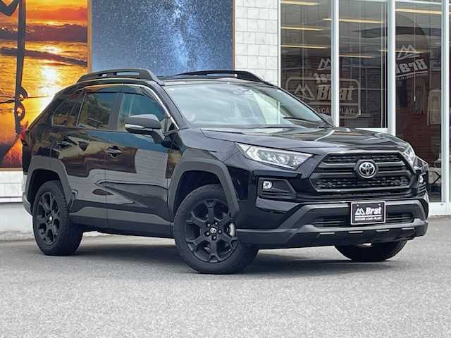 トヨタ ＲＡＶ４ アドベンチャー オフロードPKGⅡ 愛知県 2023(令5)年 1.8万km アティチュードブラックマイカ 純正10.5型ナビ/（Bluetooth/USB/Apple Car Play/Android Auto/Miracast/フルセグTV)/バックカメラ/ビルトインETC2.0/前席シートヒーター/シートベンチレーション/運転席パワーシート/ステアリングヒーター/BSM/LEDヘッドライト/オートライト/トヨタセーフティセンス/オートハイビーム/レーントレーシングアシスト/プリクラッシュセーフティ/レーダークルーズコントロール/クリアランスソナー/ダウンヒルアシストコントロール/MTモード付AT/電動パーキングブレーキ/オートブレーキホールド/プッシュスタート/スマートキー/スペアキー