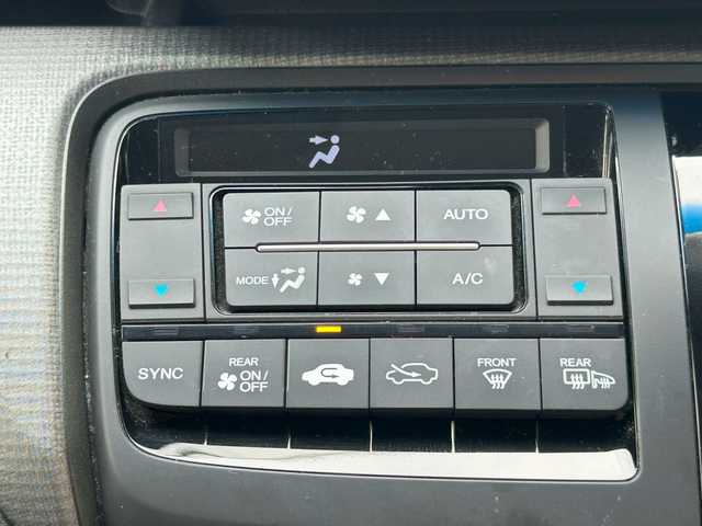 ホンダ ステップワゴン スパーダ ホンダセンシング 兵庫県 2017(平29)年 7.6万km プラチナホワイトパール ワンオーナー/メモリナビ/（CD/DVD/BT/SD）/フルセグテレビ/バックカメラ/ホンダセンシング/アイドリングストップ/プッシュスタート/両側パワースライドドア/ETC/ドライブレコーダー/LEDヘッドライト/オートライト/電動格納ミラー/スマートキー/純正フロアマット/純正アルミ16インチ/取扱説明書・保証書