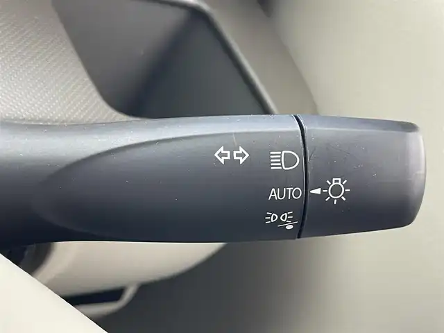スズキ ラパン ＬＣ L 愛知県 2024(令6)年 0.3万km トラッドカーキメタリック 全方位モニター用カメラＰＫＧ装着車　デュアルカメラブレーキ　衝突軽減装置　車線逸脱　リヤパーキングセンサー　ＬＥＤオートライト　プッシュスタート　ハーフレザー　シートヒーター　純正フロアマット　禁煙車