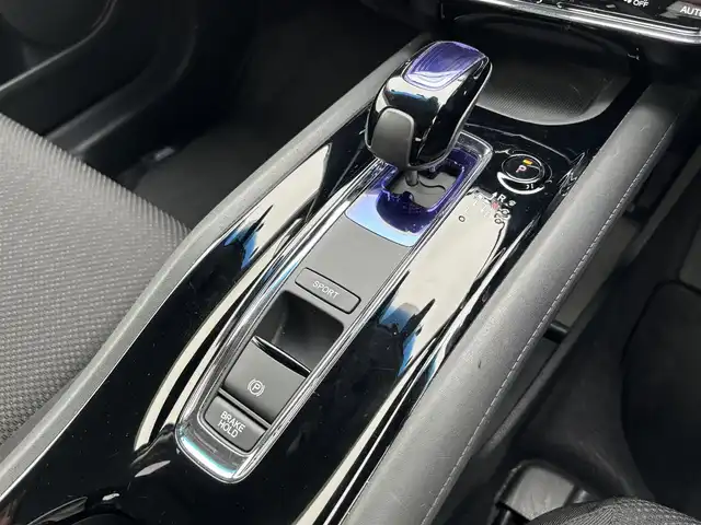 ホンダ ヴェゼル ハイブリッド X 大分県 2015(平27)年 8.9万km ホワイトオーキッドパール ・純正ナビ(CD.DVD.BT.SD.USB.HDMI)/・バックカメラ/・フルセグテレビ/・ETC/・衝突軽減ブレーキ/・ドライブレコーダー/・スマートキー/・ブレーキホールド/・プッシュスタート/・クルーズコントロール/・パドルシフト/・オートライト