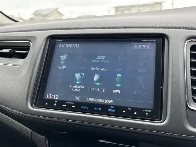 ホンダ ヴェゼル ハイブリッド X 大分県 2015(平27)年 8.9万km ホワイトオーキッドパール ・純正ナビ(CD.DVD.BT.SD.USB.HDMI)/・バックカメラ/・フルセグテレビ/・ETC/・衝突軽減ブレーキ/・ドライブレコーダー/・スマートキー/・ブレーキホールド/・プッシュスタート/・クルーズコントロール/・パドルシフト/・オートライト