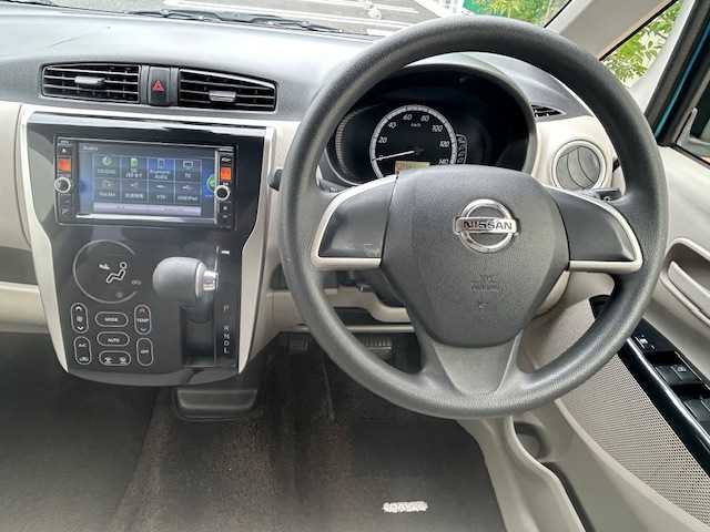 日産 デイズ X Vセレ +SeftyⅡ 茨城県 2015(平27)年 4万km 青 純正ナビ　/ドライブレコーダー　/全方位カメラ　/バックカメラ　/アイドリングストップ　/社外ＡＷ　/横滑り防止システム　/衝突軽減システム　/パワーウィンドウ　/パワーステアリング　/スマートキー　/純正フロアマット