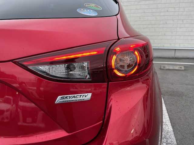 マツダ アクセラ スポーツ 15S プロアクティブ 静岡県 2017(平29)年 9.6万km ソウルレッドプレミアムメタリック プッシュスタート/スマートキー/純正ナビ/　フルセグTV/BTオーディオ/DVD/バックカメラ /ヘッドアップディスプレイ/アクティブクルーズコントロール/LEDヘッドライト/パワーシート/シートヒーター/ハンドルヒーター/コーナーセンサー/パドルシフト