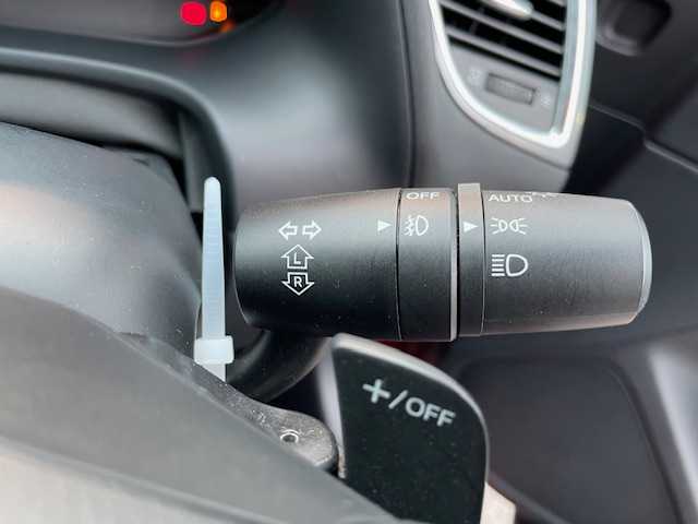 マツダ アクセラ スポーツ 15S プロアクティブ 静岡県 2017(平29)年 9.6万km ソウルレッドプレミアムメタリック プッシュスタート/スマートキー/純正ナビ/　フルセグTV/BTオーディオ/DVD/バックカメラ /ヘッドアップディスプレイ/アクティブクルーズコントロール/LEDヘッドライト/パワーシート/シートヒーター/ハンドルヒーター/コーナーセンサー/パドルシフト