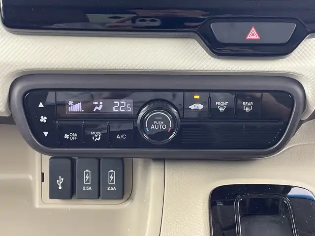 ホンダ Ｎ ＢＯＸ G L ホンダセンシング 愛知県 2019(平31)年 1.5万km プレミアムアイボリーパールⅡ 純正８インチナビ（AM/FM/ワンセグ/BT/CD/DVD）/片側パワースライドドア/レーダークルーズコントロール/リアドア側サンシェード/充電専用USBジャック×２/ホンダセンシング/・衝突軽減ブレーキ/・レーンキープアシスト/・横滑り防止機能/・クリアランスソナー/・先行車発進通知/・標識認識機能/LEDヘッドライト/バックカメラ/スマートキー/プッシュスタート/純正前後ドライブレコーダー/ビルトインETC/純正フロアマット/純正ホイールキャップ/LEDヘッドライト/ドアバイザー/アイドリングストップ/ステアリングスイッチ/ドアバイザー/前後コーナーセンサー