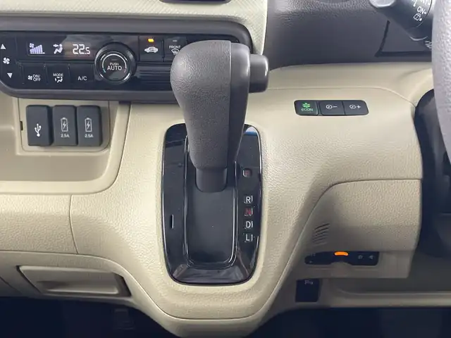ホンダ Ｎ ＢＯＸ G L ホンダセンシング 愛知県 2019(平31)年 1.5万km プレミアムアイボリーパールⅡ 純正８インチナビ（AM/FM/ワンセグ/BT/CD/DVD）/片側パワースライドドア/レーダークルーズコントロール/リアドア側サンシェード/充電専用USBジャック×２/ホンダセンシング/・衝突軽減ブレーキ/・レーンキープアシスト/・横滑り防止機能/・クリアランスソナー/・先行車発進通知/・標識認識機能/LEDヘッドライト/バックカメラ/スマートキー/プッシュスタート/純正前後ドライブレコーダー/ビルトインETC/純正フロアマット/純正ホイールキャップ/LEDヘッドライト/ドアバイザー/アイドリングストップ/ステアリングスイッチ/ドアバイザー/前後コーナーセンサー