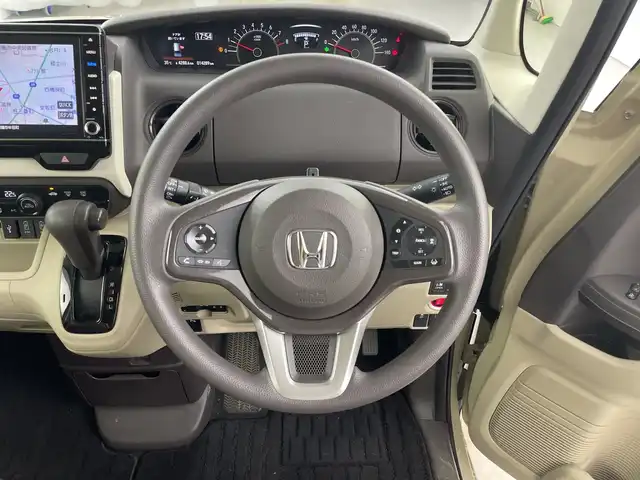 ホンダ Ｎ ＢＯＸ G L ホンダセンシング 愛知県 2019(平31)年 1.5万km プレミアムアイボリーパールⅡ 純正８インチナビ（AM/FM/ワンセグ/BT/CD/DVD）/片側パワースライドドア/レーダークルーズコントロール/リアドア側サンシェード/充電専用USBジャック×２/ホンダセンシング/・衝突軽減ブレーキ/・レーンキープアシスト/・横滑り防止機能/・クリアランスソナー/・先行車発進通知/・標識認識機能/LEDヘッドライト/バックカメラ/スマートキー/プッシュスタート/純正前後ドライブレコーダー/ビルトインETC/純正フロアマット/純正ホイールキャップ/LEDヘッドライト/ドアバイザー/アイドリングストップ/ステアリングスイッチ/ドアバイザー/前後コーナーセンサー