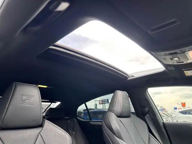 レクサス ＥＳ 300h Fスポーツ 宮城県 2019(平31)年 6.2万km ホワイトノーヴァガラスフレーク ブラインドスポットモニター/パーキングサポートブレーキ（後方接近車両）/カラーヘッドアップディスプレイ/＝＝＝/サンルーフ/TRDエアロ【F・S・R】/Lexus Safety System +/・プリクラッシュセーフティ/・レーントレーシングアシスト/・アダプティブハイビームシステム/・レーダークルーズコントロール/・ロードサインアシスト/・先行車発進告知機能/純正ナビ/【CD・DVD・SD・BT・USB・フルセグTV】/バックカメラ/L-tex（合皮）シート/シートヒーター／ベンチレーション/パワーシート（運転席メモリー機能付）/革巻きステアリング/ステアリングヒーター/パドルシフト/社外ドライブレコーダー/電動パーキングブレーキ/ブレーキホールド/LEDヘッドランプ/LEDフォグライト/オートライト/プッシュスタート/電動サンシェード（リア）/純正19インチAW/純正フロアマット/横滑り防止装置/スマートキー