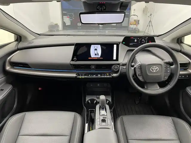 トヨタ プリウス Z 宮城県 2024(令6)年 1.3万km アティチュードブラックマイカ 4WD/寒冷地仕様/ヒーテッドフロントガラス/純正ナビ/(AM/FM/TV/BT/USB/Miracast)/バックカメラ/フロントカメラ/ビルトインETC2.0/デジタルインナーミラー/レザーシート/パワーシート/シートメモリー/シートヒーター/エアシート/ステアリングヒーター/レーダークルーズコントロール/プッシュスタート/スマートキー/オートライト/オートマチックハイビーム/LEDヘッドライト/ドアバイザー/純正フロアマット/純正19インチアルミホイール