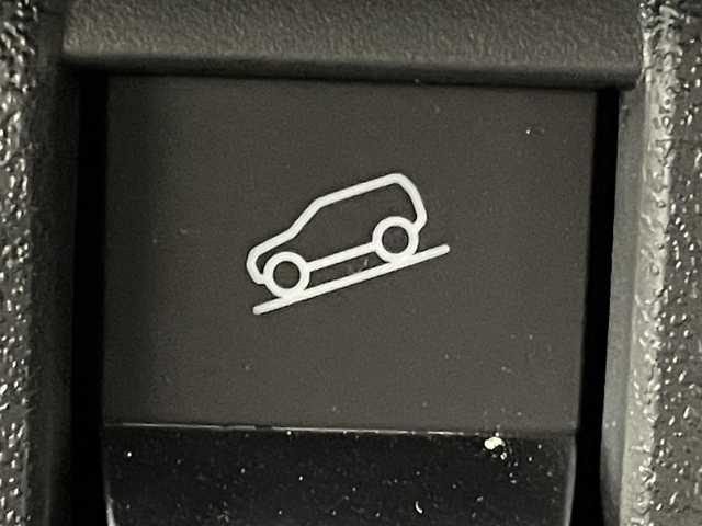 スズキ ジムニー XC 群馬県 2024(令6)年 0.2万km ブルーイッシュブラックパール3 禁煙車　純正ナビ　バックカメラ　Bluetooth　フルセグ　衝突軽減システム　クルーズコントロール　シートヒーター　ダウンヒルアシスト　横滑り防止装置　アイドリングストップ　車線逸脱警報　オートライト　LEDヘッドライト