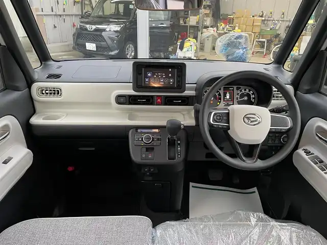 ダイハツ ムーヴ キャンバス ストライプス G 石川県 2024(令6)年 0.2万km シャイニングホワイトパール/レイクブルーメタリック 純正ディスプレイオーディオ/全方位カメラ/LEDヘッドライト/スマートアシスト/オートライト/両側パワースライドドア/レーンキープアシスト/クリアランスソナー/プッシュスタート/電動ミラー/ベンチシート/保証書