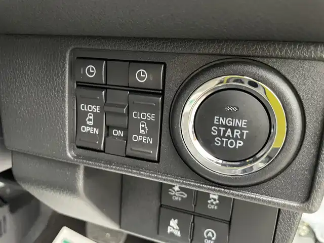 ダイハツ ムーヴ キャンバス ストライプス G 石川県 2024(令6)年 0.2万km シャイニングホワイトパール/レイクブルーメタリック 純正ディスプレイオーディオ/全方位カメラ/LEDヘッドライト/スマートアシスト/オートライト/両側パワースライドドア/レーンキープアシスト/クリアランスソナー/プッシュスタート/電動ミラー/ベンチシート/保証書