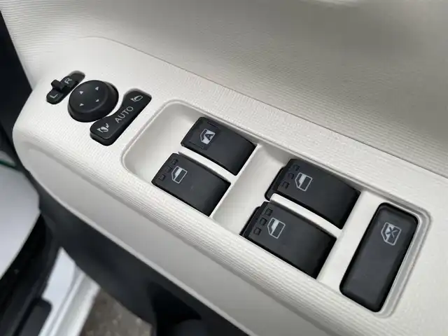 ダイハツ ムーヴ キャンバス ストライプス G 石川県 2024(令6)年 0.2万km シャイニングホワイトパール/レイクブルーメタリック 純正ディスプレイオーディオ/全方位カメラ/LEDヘッドライト/スマートアシスト/オートライト/両側パワースライドドア/レーンキープアシスト/クリアランスソナー/プッシュスタート/電動ミラー/ベンチシート/保証書