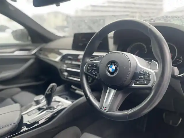 ＢＭＷ ５２３ｉ 栃木県 2018(平30)年 4.2万km 白 純正ナビ/(AM/FM/CD/DVD/Bluetooth/USB)/フルセグTV/全周囲カメラ /アンビエントライト /インテリジェントセーフティ /アダプティブクルーズコントロール /プッシュスタート /パワートランク /ヘッドアップディスプレイ /パワーシート/ミラーETC /コーナーセンサー