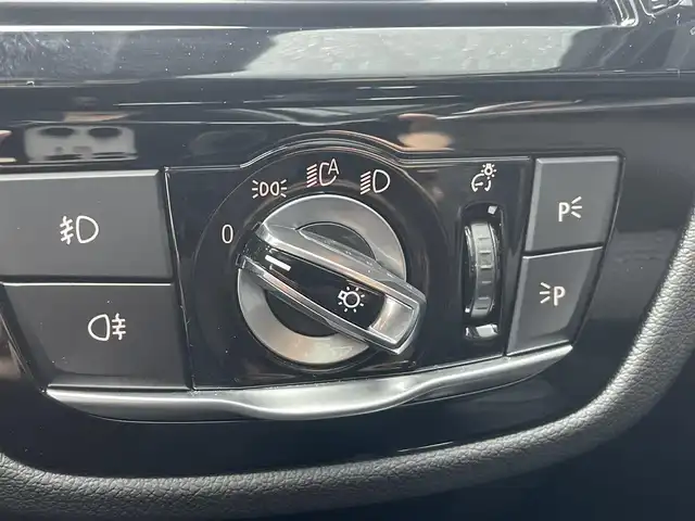 ＢＭＷ ５２３ｉ 栃木県 2018(平30)年 4.2万km 白 純正ナビ/(AM/FM/CD/DVD/Bluetooth/USB)/フルセグTV/全周囲カメラ /アンビエントライト /インテリジェントセーフティ /アダプティブクルーズコントロール /プッシュスタート /パワートランク /ヘッドアップディスプレイ /パワーシート/ミラーETC /コーナーセンサー