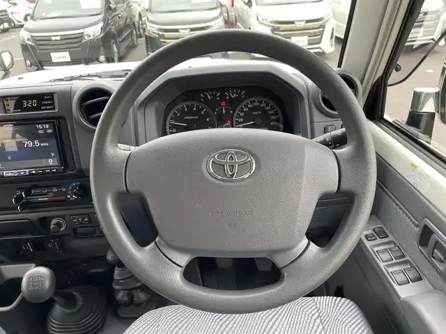 トヨタ ランドクルーザー 東京都 2015(平27)年 2.6万km ホワイト ５ＭＴ　/４ＷＤ　/アルパインナビ/前後ドラレコ　/ＥＴＣ　/バックカメラ　/キーレス　/Ｂｌｕｅｔｏｏｔｈ　/純正１６インチＡＷ　/背面タイヤ　/メッキドアミラー　/フォグランプ　/純正ドアバイザー　/純正フロアマット