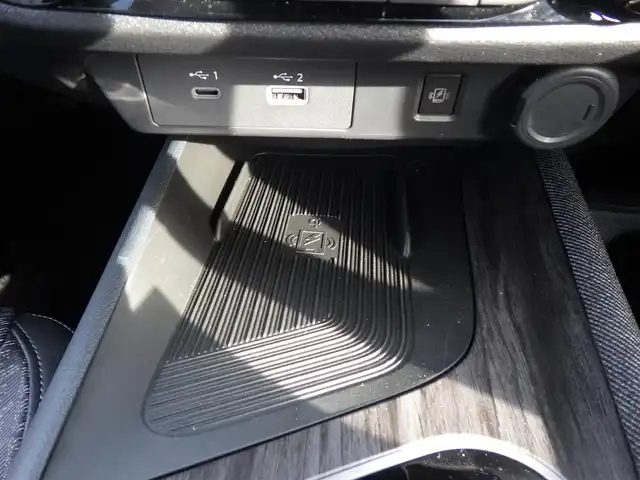 日産 オーラ G 千葉県 2024(令6)年 0.6万km ガーネットレッド/スーパーブラック 2トーン エマージェンシーブレーキ/インテリジェントルームミラー/インテリジェントクルーズコントロール/純正コネクトナビ/地デジTV/【Bluetooth接続】/アラウンドビューモニター/BOSEサウンド/ハーフレザーシート/革巻きステアリング/ステアリングスイッチ/コーナーセンサー/純正17インチアルミホイル/サイド/カーテン/ニーエアバッグ/インテリジェントキー