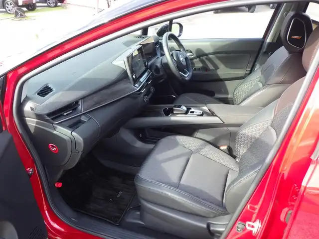 日産 オーラ G 千葉県 2024(令6)年 0.6万km ガーネットレッド/スーパーブラック 2トーン エマージェンシーブレーキ/インテリジェントルームミラー/インテリジェントクルーズコントロール/純正コネクトナビ/地デジTV/【Bluetooth接続】/アラウンドビューモニター/BOSEサウンド/ハーフレザーシート/革巻きステアリング/ステアリングスイッチ/コーナーセンサー/純正17インチアルミホイル/サイド/カーテン/ニーエアバッグ/インテリジェントキー