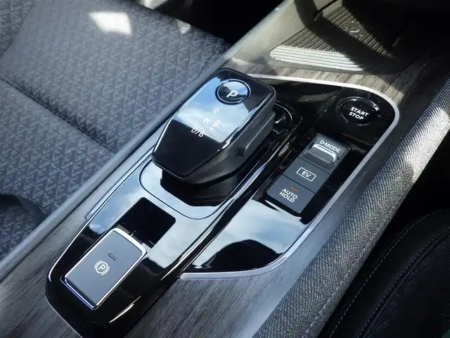 日産 オーラ G 千葉県 2024(令6)年 0.6万km ガーネットレッド/スーパーブラック 2トーン エマージェンシーブレーキ/インテリジェントルームミラー/インテリジェントクルーズコントロール/純正コネクトナビ/地デジTV/【Bluetooth接続】/アラウンドビューモニター/BOSEサウンド/ハーフレザーシート/革巻きステアリング/ステアリングスイッチ/コーナーセンサー/純正17インチアルミホイル/サイド/カーテン/ニーエアバッグ/インテリジェントキー