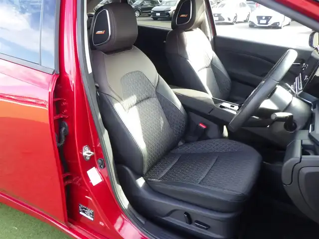 日産 オーラ G 千葉県 2024(令6)年 0.6万km ガーネットレッド/スーパーブラック 2トーン エマージェンシーブレーキ/インテリジェントルームミラー/インテリジェントクルーズコントロール/純正コネクトナビ/地デジTV/【Bluetooth接続】/アラウンドビューモニター/BOSEサウンド/ハーフレザーシート/革巻きステアリング/ステアリングスイッチ/コーナーセンサー/純正17インチアルミホイル/サイド/カーテン/ニーエアバッグ/インテリジェントキー