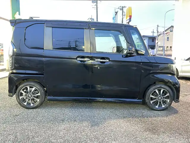 ホンダ Ｎ ＢＯＸ カスタム G L 埼玉県 2018(平30)年 4.7万km クリスタルブラックパール ・左側パワースライドドア/・両側スライドドア/・ケンウッドナビワンセグTV/・DVD　CD　BT/・バックカメラ/・ビルトインETC/・スマートキー×２/・プッシュスタート/・2列目ロールサンシェード/・オートライト/・LEDヘットライト/・LＥＤフォグライト/・保証書/・取説/	ナビ装着用スペシャルパッケージ＋ETC車載器/	9灯式フルLEDヘッドライト(マルチリフレクタータイプ)/	LEDフォグライト＋クロームメッキフォグライトガーニッシュ/	シーケンシャルターンシグナルランプ/	チップアップ＆ダイブダウン機構付スライドリアシート/	360°スーパーUV・IRカットパッケージ/	オートリトラミラー/	プラズマクラスター技術搭載フルオート・エアコンディショナー/	リア左側パワースライドドア/	ブラック塗装＋切削 14インチアルミホイール