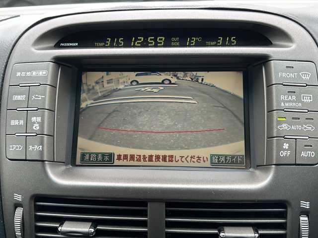 トヨタ セルシオ eR 三重県 2005(平17)年 12.8万km ホワイトパールクリスタルシャイン 登録時128076Km/純正ナビ/（AM・FM・MD・CD・DVD）/ワンセグTV/バッグカメラ　/クルコン追従なし/革シート　/サンルーフ　/ウッドコンボステアリング　/両側パワーシート　/メモリーシート　/シートヒーター　/オートクロージャードア/ＭＴモード付　/ＡＦＳ　/ＨＩＤオートライト　/横滑り防止/カーテンエアバッグ/電動格納ミラー/PWRモード/SNOWモード/ETC/取扱説明書/保証書