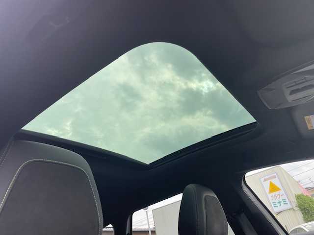 プジョー ３０８ SW GTハイブリッド 三重県 2022(令4)年 0.7万km パール レーンキープアシスト/ドライバーアテンションアラート/アクティブセーフティブレーキ/アクティブクルーズコントロール/レーンポジショニングアシスト/ブラインドスポットモニターロングレンジ/フロント/バックソナー/リアトラフィックアラート/パノラミックサンルーフ/360°ビジョン/純正メモリーナビゲーション/【Bluetooth/FM/AM】/ETC/前後ドライブレコーダー/ワイヤレス充電/パワーバックドア/パドルシフト/ステアリングヒーター/ハーフレザーシート/D席パワーシート/D/N席シートヒーター/オートライト/LEDヘッドランプ/225/40R18インチ純正AW/プッシュスタート/スマートキー/スペアキー/純正フロアマット
