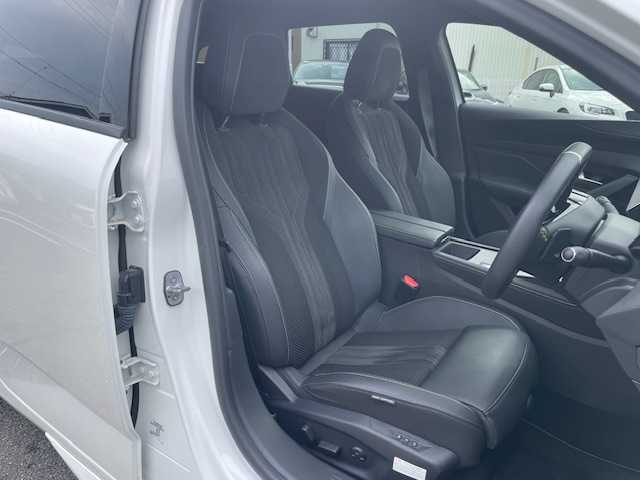 プジョー ３０８ SW GTハイブリッド 三重県 2022(令4)年 0.7万km パール レーンキープアシスト/ドライバーアテンションアラート/アクティブセーフティブレーキ/アクティブクルーズコントロール/レーンポジショニングアシスト/ブラインドスポットモニターロングレンジ/フロント/バックソナー/リアトラフィックアラート/パノラミックサンルーフ/360°ビジョン/純正メモリーナビゲーション/【Bluetooth/FM/AM】/ETC/前後ドライブレコーダー/ワイヤレス充電/パワーバックドア/パドルシフト/ステアリングヒーター/ハーフレザーシート/D席パワーシート/D/N席シートヒーター/オートライト/LEDヘッドランプ/225/40R18インチ純正AW/プッシュスタート/スマートキー/スペアキー/純正フロアマット