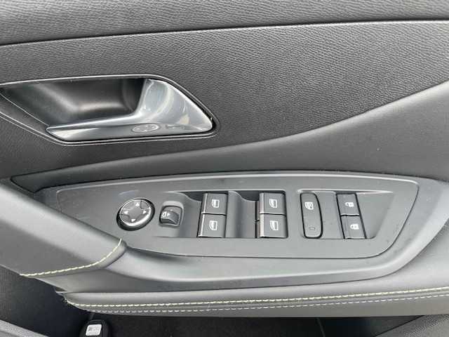 プジョー ３０８ SW GTハイブリッド 三重県 2022(令4)年 0.7万km パール レーンキープアシスト/ドライバーアテンションアラート/アクティブセーフティブレーキ/アクティブクルーズコントロール/レーンポジショニングアシスト/ブラインドスポットモニターロングレンジ/フロント/バックソナー/リアトラフィックアラート/パノラミックサンルーフ/360°ビジョン/純正メモリーナビゲーション/【Bluetooth/FM/AM】/ETC/前後ドライブレコーダー/ワイヤレス充電/パワーバックドア/パドルシフト/ステアリングヒーター/ハーフレザーシート/D席パワーシート/D/N席シートヒーター/オートライト/LEDヘッドランプ/225/40R18インチ純正AW/プッシュスタート/スマートキー/スペアキー/純正フロアマット