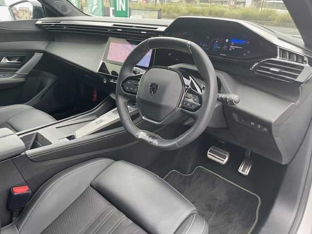 プジョー ３０８ SW GTハイブリッド 三重県 2022(令4)年 0.7万km パール レーンキープアシスト/ドライバーアテンションアラート/アクティブセーフティブレーキ/アクティブクルーズコントロール/レーンポジショニングアシスト/ブラインドスポットモニターロングレンジ/フロント/バックソナー/リアトラフィックアラート/パノラミックサンルーフ/360°ビジョン/純正メモリーナビゲーション/【Bluetooth/FM/AM】/ETC/前後ドライブレコーダー/ワイヤレス充電/パワーバックドア/パドルシフト/ステアリングヒーター/ハーフレザーシート/D席パワーシート/D/N席シートヒーター/オートライト/LEDヘッドランプ/225/40R18インチ純正AW/プッシュスタート/スマートキー/スペアキー/純正フロアマット