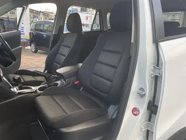 マツダ ＣＸ－５ 20S 沖縄県 2014(平26)年 7.3万km クリスタルホワイトパールマイカ (株)IDOMが運営する【じしゃロンコザ店】の自社ローン専用車両になりますこちらは現金またはオートローンご利用時の価格です。自社ローンご希望の方は別途その旨お申付け下さい/純正ナビ　/フルセグＴＶ　/Ｂｌｕｅｔｏｏｔｈ接続　/バックカメラ　/ＥＴＣ　/ＣＤ／ＤＶＤ接続　/クルーズコントロール　/プッシュスタート　/スマートキー　/スペアキー　/純正アルミホイール　/純正フロアマット