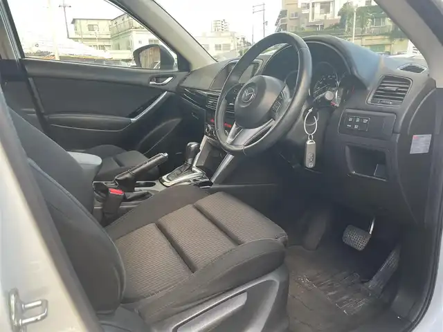 マツダ ＣＸ－５ 20S 沖縄県 2014(平26)年 7.3万km クリスタルホワイトパールマイカ (株)IDOMが運営する【じしゃロンコザ店】の自社ローン専用車両になりますこちらは現金またはオートローンご利用時の価格です。自社ローンご希望の方は別途その旨お申付け下さい/純正ナビ　/フルセグＴＶ　/Ｂｌｕｅｔｏｏｔｈ接続　/バックカメラ　/ＥＴＣ　/ＣＤ／ＤＶＤ接続　/クルーズコントロール　/プッシュスタート　/スマートキー　/スペアキー　/純正アルミホイール　/純正フロアマット