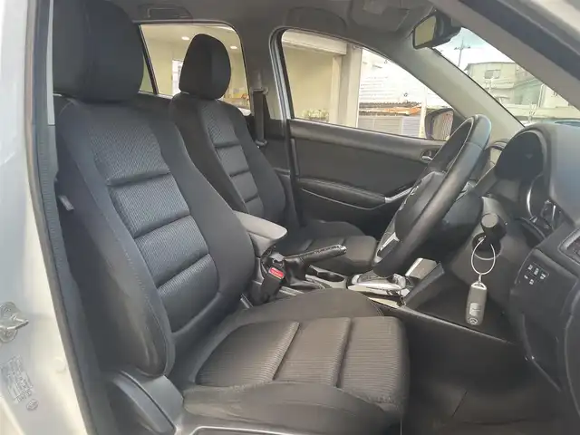 マツダ ＣＸ－５ 20S 沖縄県 2014(平26)年 7.3万km クリスタルホワイトパールマイカ (株)IDOMが運営する【じしゃロンコザ店】の自社ローン専用車両になりますこちらは現金またはオートローンご利用時の価格です。自社ローンご希望の方は別途その旨お申付け下さい/純正ナビ　/フルセグＴＶ　/Ｂｌｕｅｔｏｏｔｈ接続　/バックカメラ　/ＥＴＣ　/ＣＤ／ＤＶＤ接続　/クルーズコントロール　/プッシュスタート　/スマートキー　/スペアキー　/純正アルミホイール　/純正フロアマット