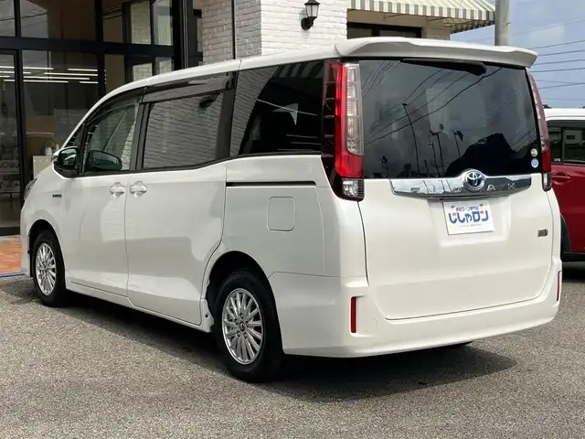 トヨタ ノア ハイブリッド X 高知県 2014(平26)年 13万km ホワイトパールクリスタルシャイン (株)IDOMが運営する【じしゃロン高知店】の自社ローン専用車両になります。こちらは現金またはオートローンご利用時の価格です。自社ローンご希望の方は別途その旨お申付け下さい