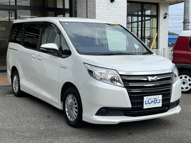トヨタ ノア ハイブリッド X 高知県 2014(平26)年 13万km ホワイトパールクリスタルシャイン (株)IDOMが運営する【じしゃロン高知店】の自社ローン専用車両になります。こちらは現金またはオートローンご利用時の価格です。自社ローンご希望の方は別途その旨お申付け下さい