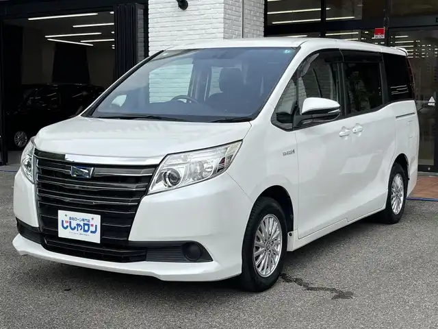 トヨタ ノア ハイブリッド X 高知県 2014(平26)年 13万km ホワイトパールクリスタルシャイン (株)IDOMが運営する【じしゃロン高知店】の自社ローン専用車両になります。こちらは現金またはオートローンご利用時の価格です。自社ローンご希望の方は別途その旨お申付け下さい