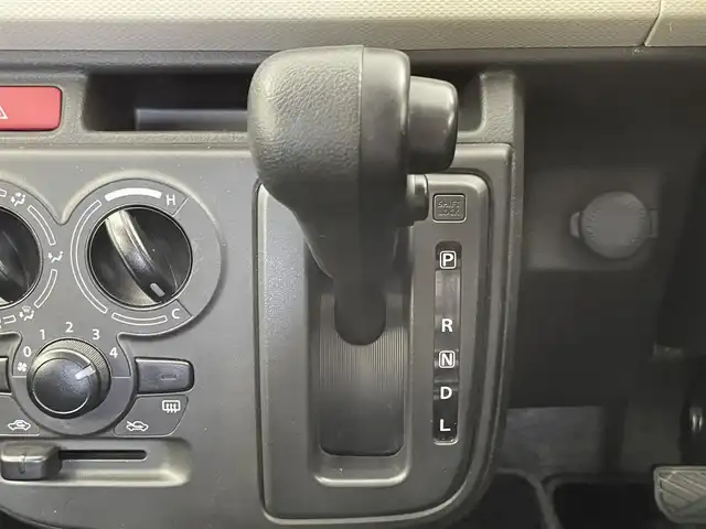 スズキ アルト L 千葉県 2020(令2)年 5.4万km シフォンアイボリーM セーフティサポート/・デュアルセンサーブレーキサポート/・誤発進抑制機能（後方含む）/・車線逸脱警報機能/・ふらつき警報機能/・先行車発進お知らせ機能/・ハイビームアシスト/・後退時ブレーキサポート/・リアパーキングセンサー/・オートライト/純正CD/キーレス/ヘッドライトレベライザー/電動格納ミラー