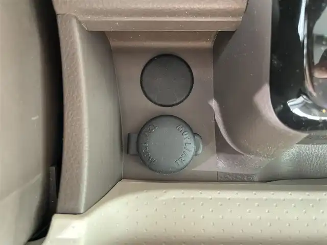 日産 モコ ドルチェX 鹿児島県 2015(平27)年 5.7万km アーバンブラウン 純正ナビ/(ワンセグ/Bluetooth/DVD/CD)/バックカメラ/オートライト/革巻きステアリング/ステアリングリモコン/ベンチシート/純正アルミホイール/純正フロアマット/フロントフォグライト/アイドリングストップ/スマートキー
