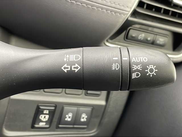 日産 セレナ e－パワー ハイウェイスター V 千葉県 2020(令2)年 4.3万km ブリリアントシルバー 衝突軽減ブレーキ/レーンキープアシスト/レーダークルーズコントロール/オートマチックハイビーム/純正SDナビ/（フルセグ/Bluetooth/CD/DVD/USB/FM/AM）/全方位カメラ/ETC/ドライブレコーダー（前のみ）/アイドリングストップ/ブラインドスポットモニター/デジタルインナーミラー/シートバックテーブル/LEDヘッドライト/フォグライト/純正フロアマット/純正サイドバイザー/電動格納ミラー/ロールサンシェード/W＋サイド＋カーテンエアバッグ