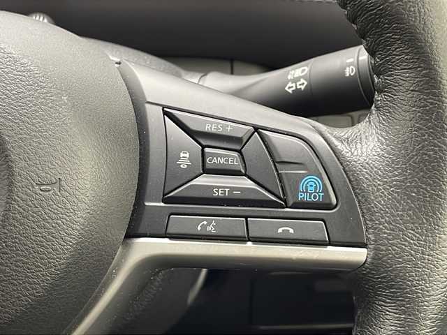 日産 セレナ e－パワー ハイウェイスター V 千葉県 2020(令2)年 4.3万km ブリリアントシルバー 衝突軽減ブレーキ/レーンキープアシスト/レーダークルーズコントロール/オートマチックハイビーム/純正SDナビ/（フルセグ/Bluetooth/CD/DVD/USB/FM/AM）/全方位カメラ/ETC/ドライブレコーダー（前のみ）/アイドリングストップ/ブラインドスポットモニター/デジタルインナーミラー/シートバックテーブル/LEDヘッドライト/フォグライト/純正フロアマット/純正サイドバイザー/電動格納ミラー/ロールサンシェード/W＋サイド＋カーテンエアバッグ