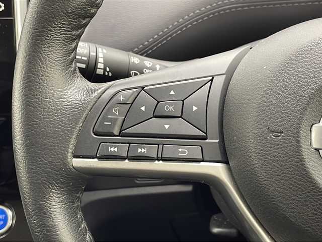 日産 セレナ e－パワー ハイウェイスター V 千葉県 2020(令2)年 4.3万km ブリリアントシルバー 衝突軽減ブレーキ/レーンキープアシスト/レーダークルーズコントロール/オートマチックハイビーム/純正SDナビ/（フルセグ/Bluetooth/CD/DVD/USB/FM/AM）/全方位カメラ/ETC/ドライブレコーダー（前のみ）/アイドリングストップ/ブラインドスポットモニター/デジタルインナーミラー/シートバックテーブル/LEDヘッドライト/フォグライト/純正フロアマット/純正サイドバイザー/電動格納ミラー/ロールサンシェード/W＋サイド＋カーテンエアバッグ