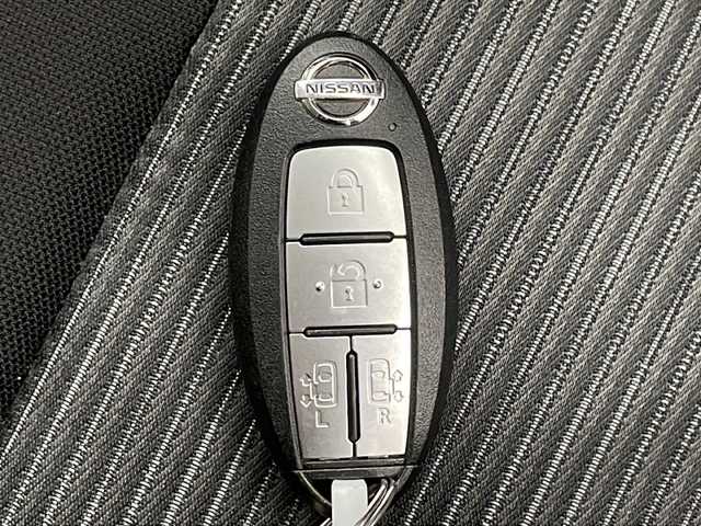 日産 セレナ e－パワー ハイウェイスター V 千葉県 2020(令2)年 4.3万km ブリリアントシルバー 衝突軽減ブレーキ/レーンキープアシスト/レーダークルーズコントロール/オートマチックハイビーム/純正SDナビ/（フルセグ/Bluetooth/CD/DVD/USB/FM/AM）/全方位カメラ/ETC/ドライブレコーダー（前のみ）/アイドリングストップ/ブラインドスポットモニター/デジタルインナーミラー/シートバックテーブル/LEDヘッドライト/フォグライト/純正フロアマット/純正サイドバイザー/電動格納ミラー/ロールサンシェード/W＋サイド＋カーテンエアバッグ