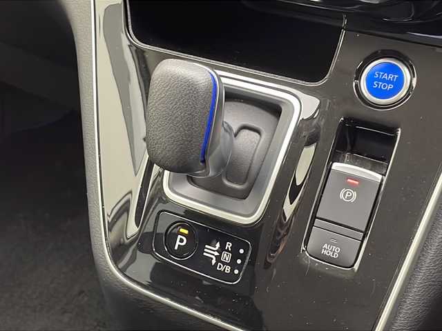 日産 セレナ e－パワー ハイウェイスター V 千葉県 2020(令2)年 4.3万km ブリリアントシルバー 衝突軽減ブレーキ/レーンキープアシスト/レーダークルーズコントロール/オートマチックハイビーム/純正SDナビ/（フルセグ/Bluetooth/CD/DVD/USB/FM/AM）/全方位カメラ/ETC/ドライブレコーダー（前のみ）/アイドリングストップ/ブラインドスポットモニター/デジタルインナーミラー/シートバックテーブル/LEDヘッドライト/フォグライト/純正フロアマット/純正サイドバイザー/電動格納ミラー/ロールサンシェード/W＋サイド＋カーテンエアバッグ