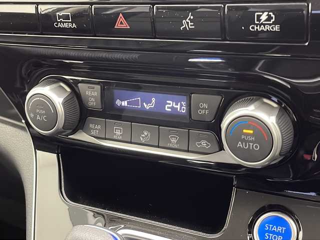 日産 セレナ e－パワー ハイウェイスター V 千葉県 2020(令2)年 4.3万km ブリリアントシルバー 衝突軽減ブレーキ/レーンキープアシスト/レーダークルーズコントロール/オートマチックハイビーム/純正SDナビ/（フルセグ/Bluetooth/CD/DVD/USB/FM/AM）/全方位カメラ/ETC/ドライブレコーダー（前のみ）/アイドリングストップ/ブラインドスポットモニター/デジタルインナーミラー/シートバックテーブル/LEDヘッドライト/フォグライト/純正フロアマット/純正サイドバイザー/電動格納ミラー/ロールサンシェード/W＋サイド＋カーテンエアバッグ