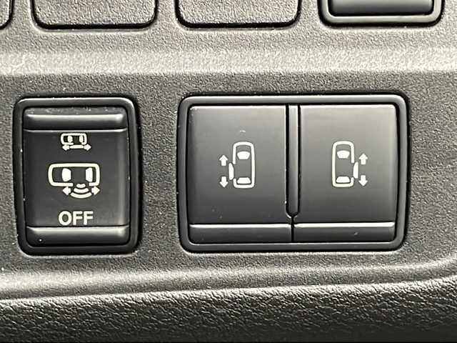 日産 セレナ e－パワー ハイウェイスター V 千葉県 2020(令2)年 4.3万km ブリリアントシルバー 衝突軽減ブレーキ/レーンキープアシスト/レーダークルーズコントロール/オートマチックハイビーム/純正SDナビ/（フルセグ/Bluetooth/CD/DVD/USB/FM/AM）/全方位カメラ/ETC/ドライブレコーダー（前のみ）/アイドリングストップ/ブラインドスポットモニター/デジタルインナーミラー/シートバックテーブル/LEDヘッドライト/フォグライト/純正フロアマット/純正サイドバイザー/電動格納ミラー/ロールサンシェード/W＋サイド＋カーテンエアバッグ