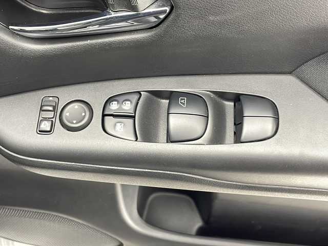 日産 セレナ e－パワー ハイウェイスター V 千葉県 2020(令2)年 4.3万km ブリリアントシルバー 衝突軽減ブレーキ/レーンキープアシスト/レーダークルーズコントロール/オートマチックハイビーム/純正SDナビ/（フルセグ/Bluetooth/CD/DVD/USB/FM/AM）/全方位カメラ/ETC/ドライブレコーダー（前のみ）/アイドリングストップ/ブラインドスポットモニター/デジタルインナーミラー/シートバックテーブル/LEDヘッドライト/フォグライト/純正フロアマット/純正サイドバイザー/電動格納ミラー/ロールサンシェード/W＋サイド＋カーテンエアバッグ