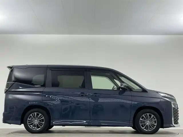 トヨタ ヴォクシー ハイブリッド 埼玉県 2022(令4)年 1.5万km マッシブグレー 純正８型ナビ　温シート　　ＢＳＭ　１００Ｖ電源　ＥＴＣ　バックカメラ 後席モニター ドライブレコーダー コーナーセンサー オートハイビーム レーダークルーズコントロール 両側パワースライドドア