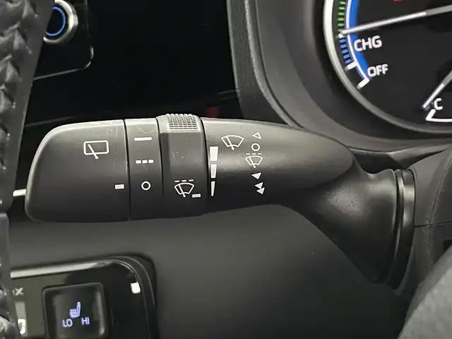 トヨタ ヴォクシー ハイブリッド 埼玉県 2022(令4)年 1.5万km マッシブグレー 純正８型ナビ　温シート　　ＢＳＭ　１００Ｖ電源　ＥＴＣ　バックカメラ 後席モニター ドライブレコーダー コーナーセンサー オートハイビーム レーダークルーズコントロール 両側パワースライドドア