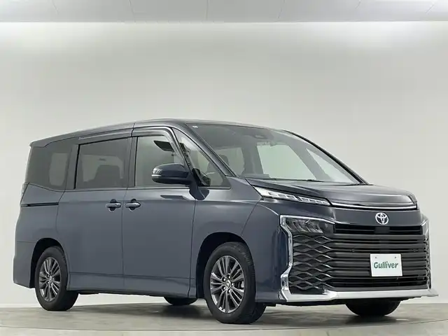 トヨタ ヴォクシー ハイブリッド 埼玉県 2022(令4)年 1.5万km マッシブグレー 純正８型ナビ　温シート　　ＢＳＭ　１００Ｖ電源　ＥＴＣ　バックカメラ 後席モニター ドライブレコーダー コーナーセンサー オートハイビーム レーダークルーズコントロール 両側パワースライドドア